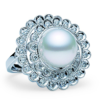 MIKIMOTO 南洋珠鑽石戒指。